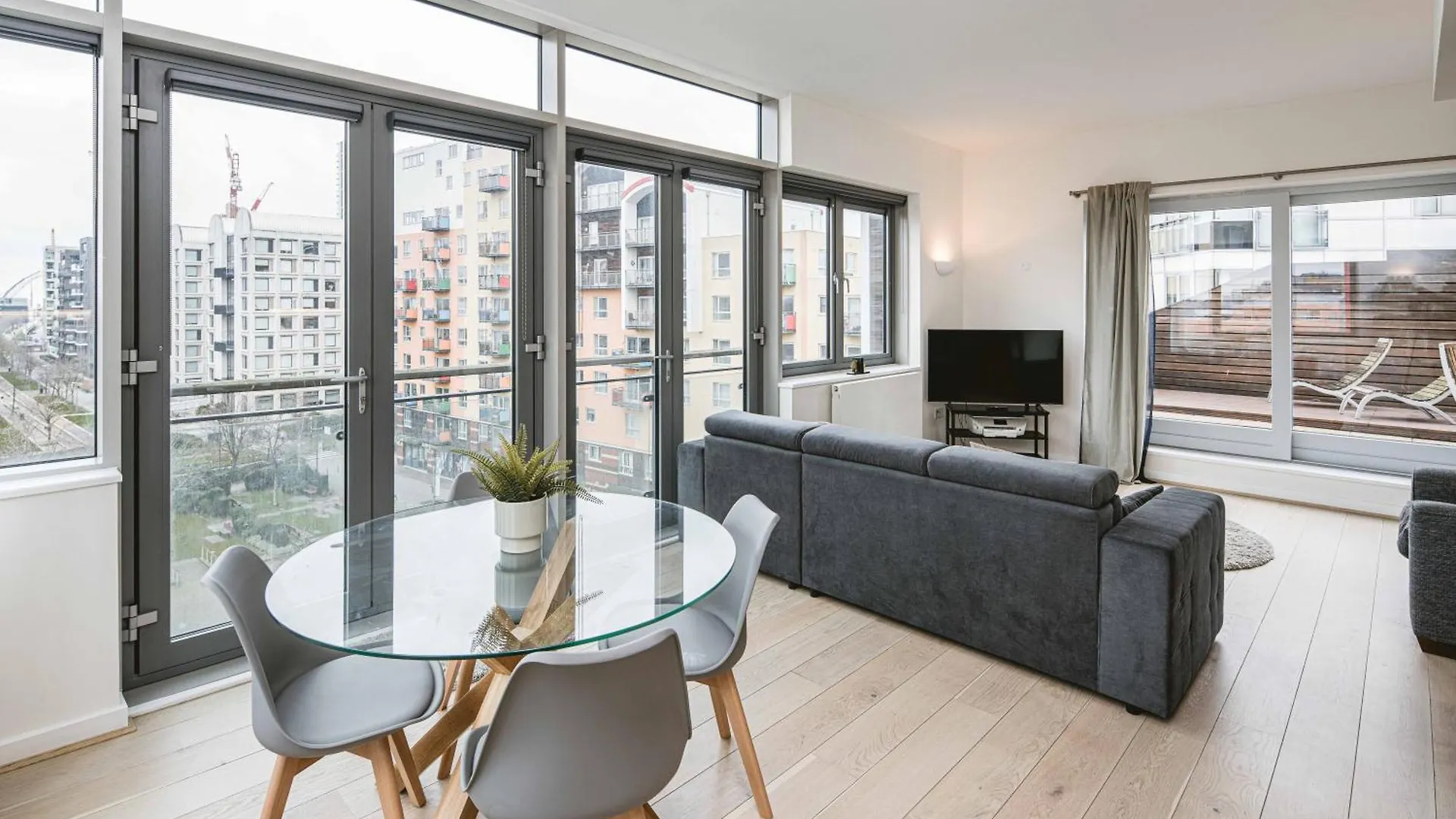 Beautiful Penthouse Apartment With Private Terrace In Greenwich Peninsula London 0*,  United Kingdom