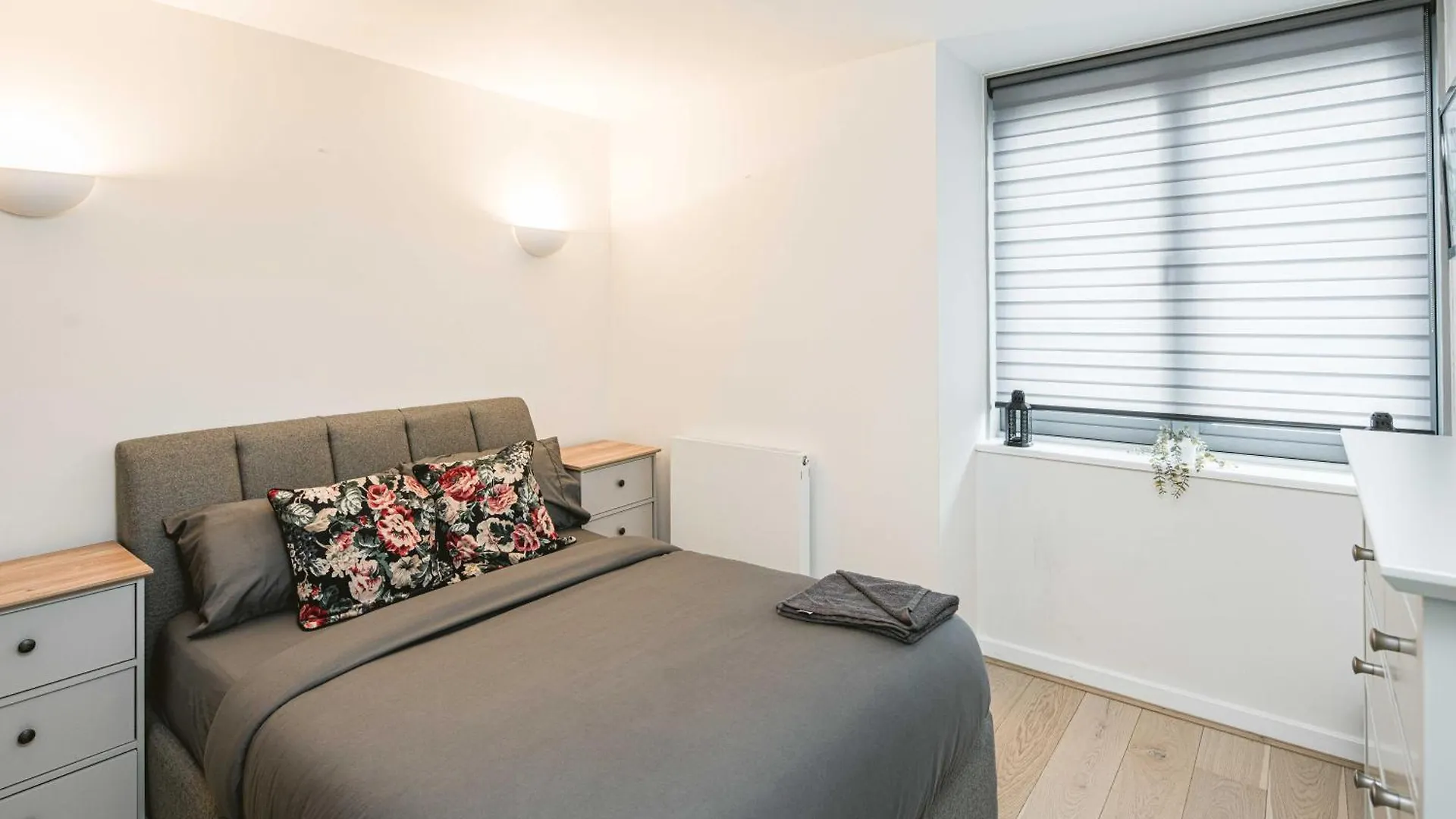 Beautiful Penthouse Apartment With Private Terrace In Greenwich Peninsula London