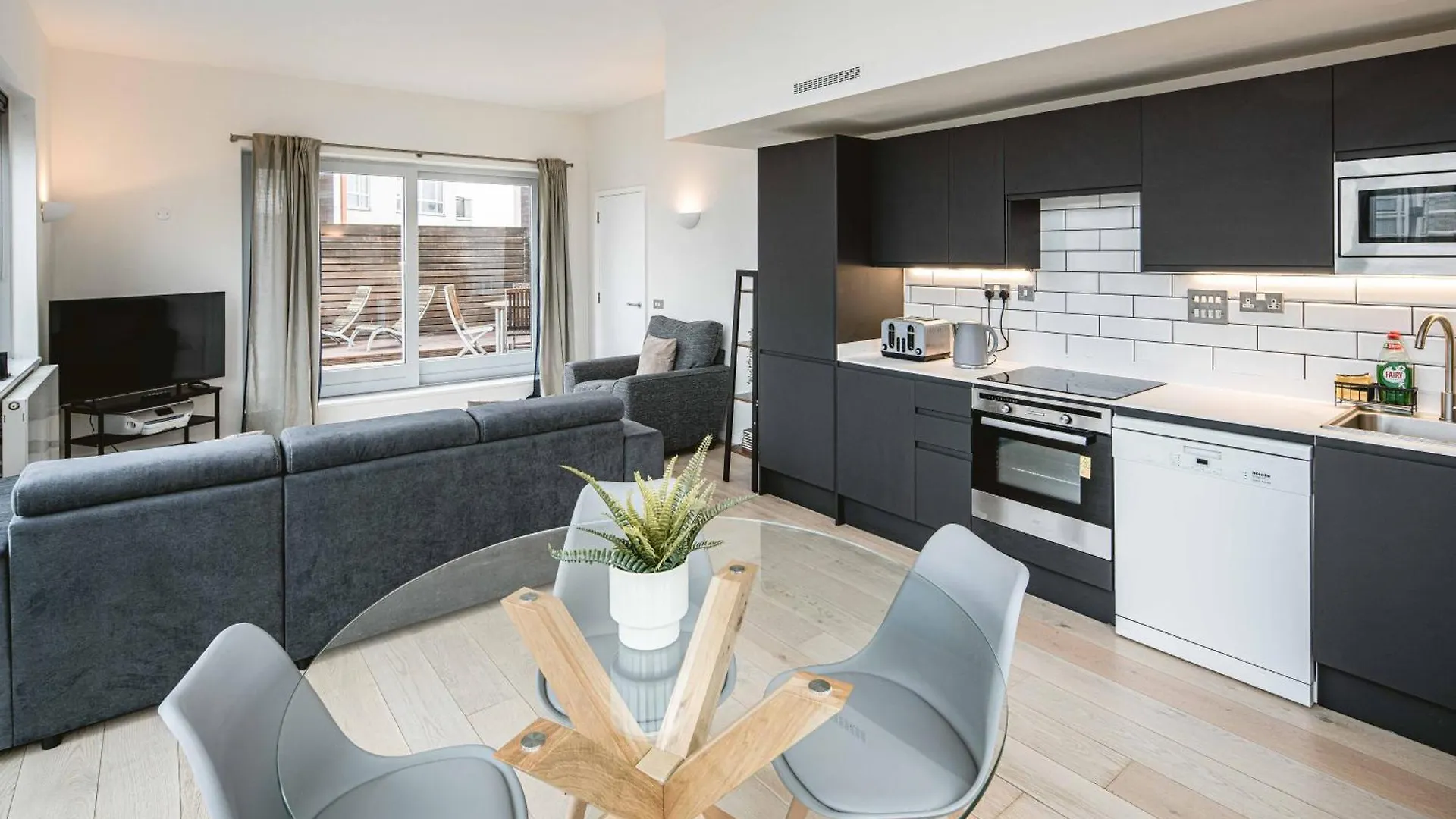 Beautiful Penthouse Apartment With Private Terrace In Greenwich Peninsula Λονδίνο